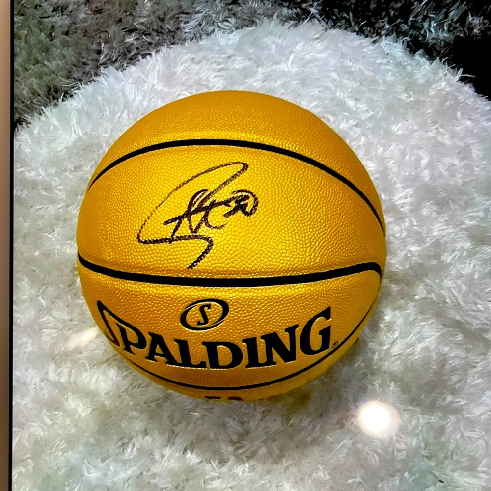 Official NBA basketball hand signed by STEPHEN CURRY